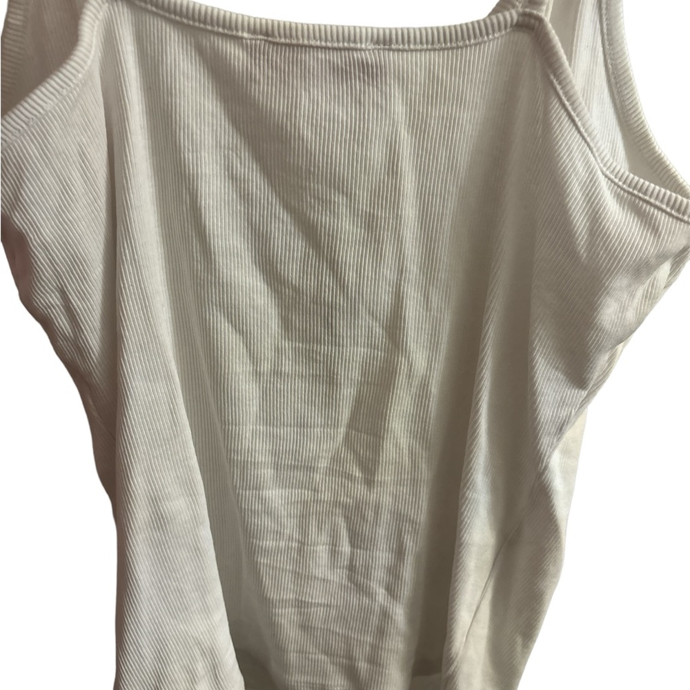 NWOT GUESS SHORT TANK BUNDLE ๐ฅ๐ฅ๐ฅ๐ฅ๐ฅ - Picture 5 of 8